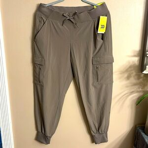 NWT never worn perfect condition cargo joggers. Super comfy